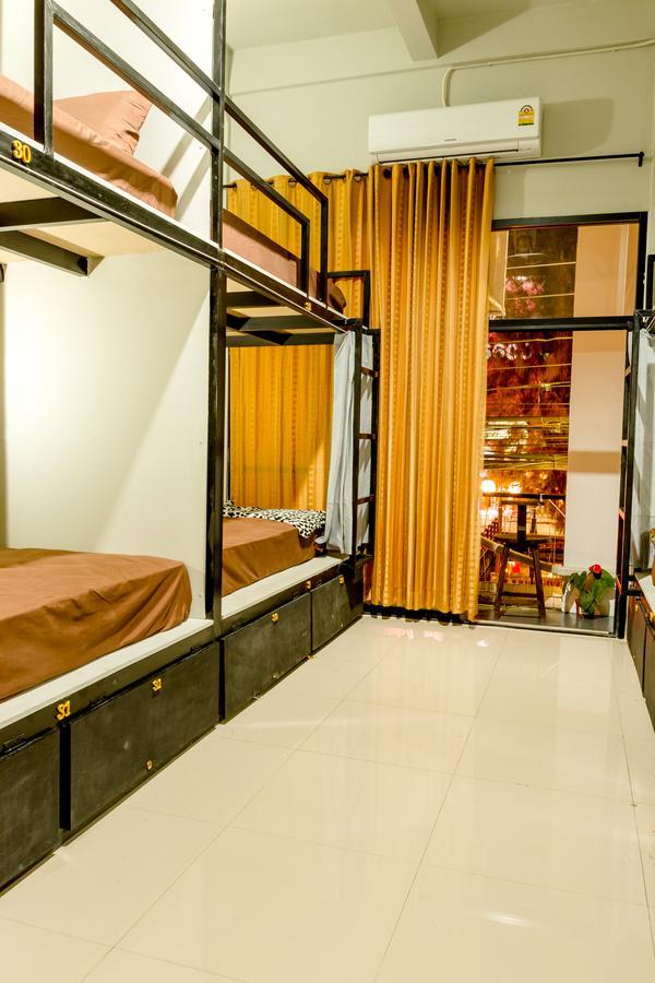 Iris Hostel Chiang Mai Zewnętrze zdjęcie